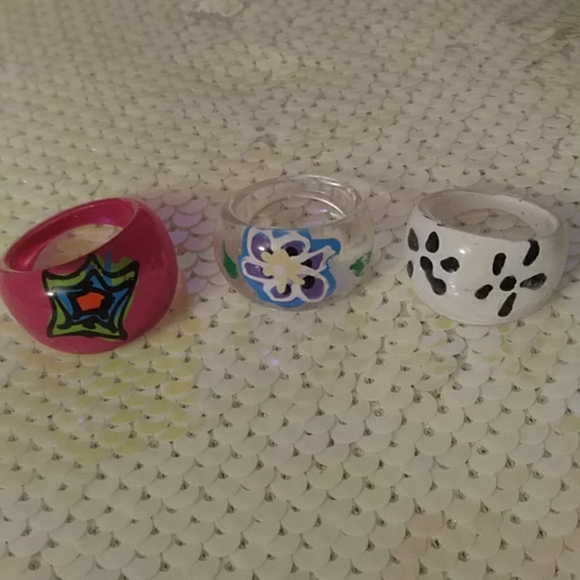 90s Plastic Rings. - Picture 2 of 5